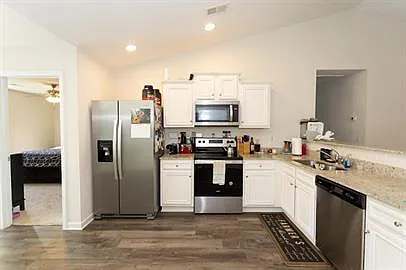 415 Conifer St — Photo 11