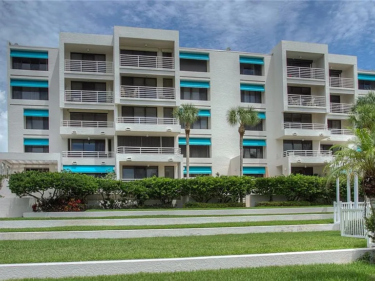 2109 Gulf Of Mexico Dr #1402 — Photo 2