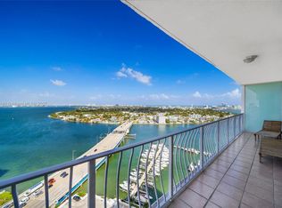 7601 E Treasure Dr PENTHOUSE 215, North Bay Village, FL 33141