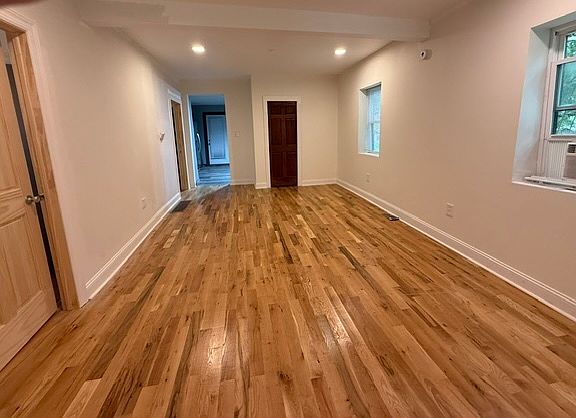 3rd image of 240 Flowers Ave