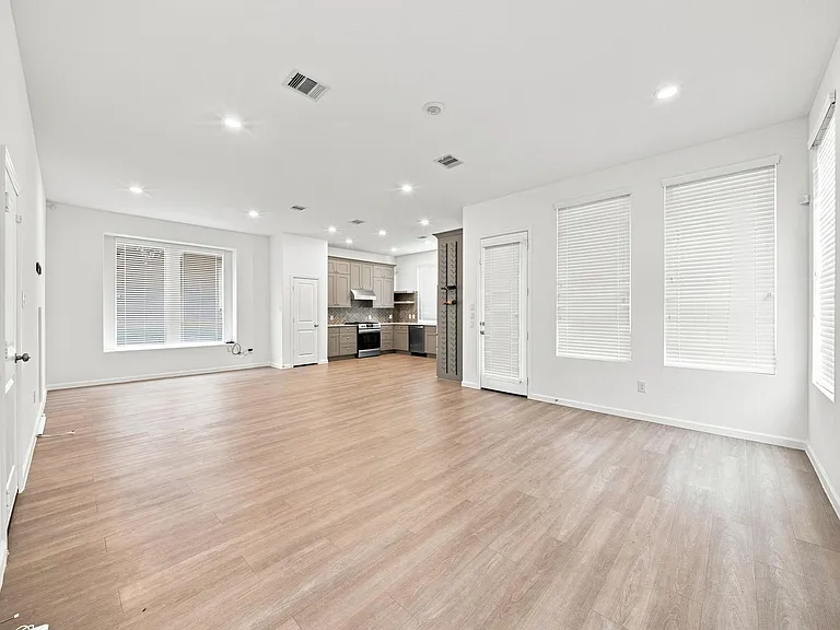 4926 Chester Lake Ln — Photo 8
