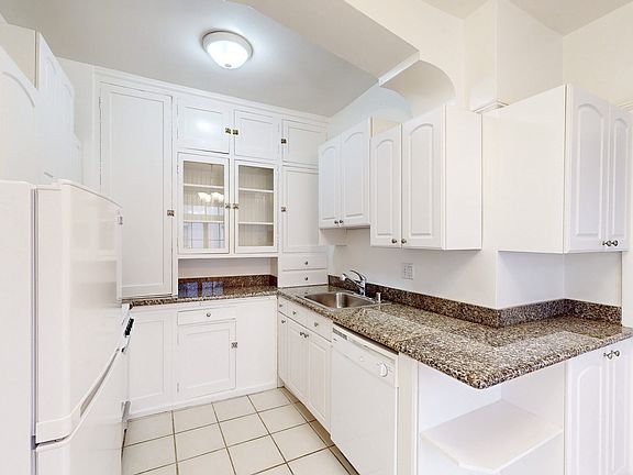 2nd image of 944 Hayes St #3
