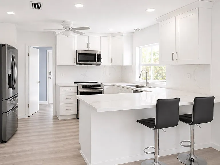 1301 SW 8th St — Photo 9