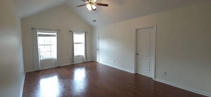 561 Woodland Park Ter — Photo 10