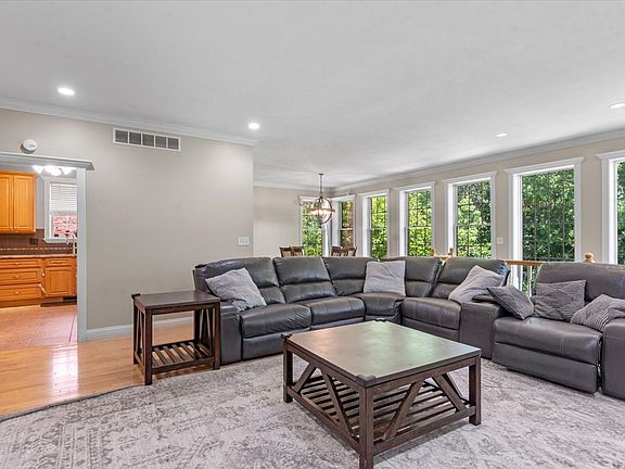 5th image of 2320 Chatham Rd #1