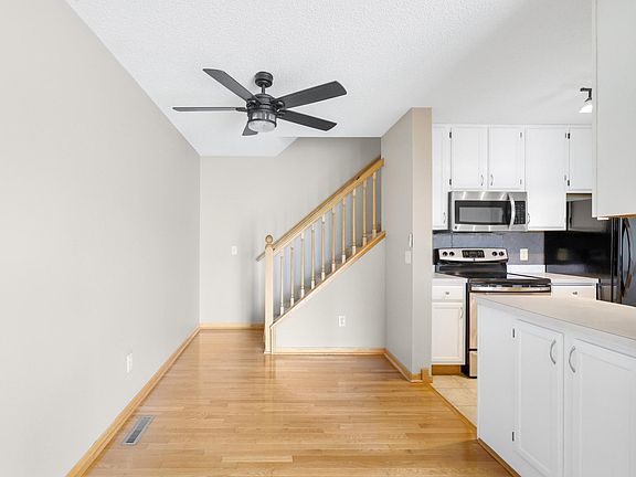 4th image of 5459 185th St W