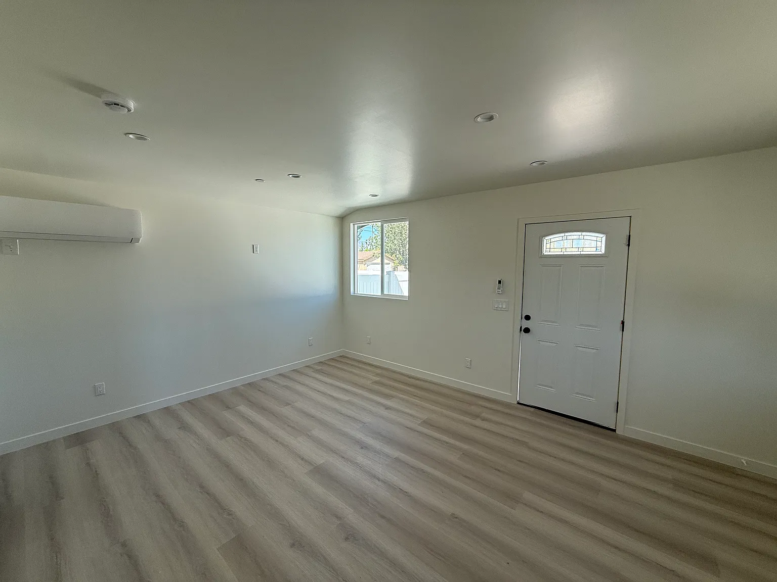 16801 San Fernando Mission Blvd — Photo 2