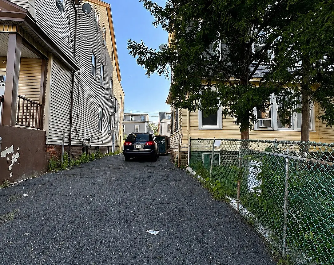 4 bed, $2,495 — Photo 2