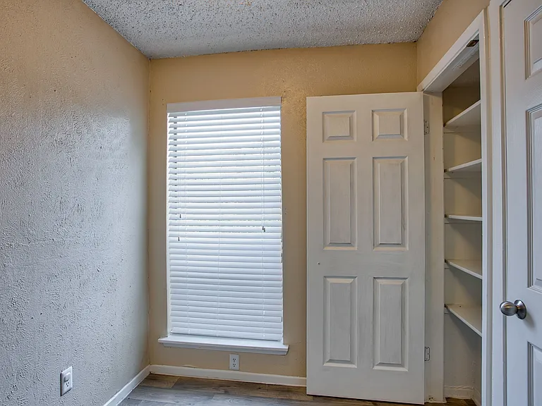 Highlands Creek Apartments — Photo 17
