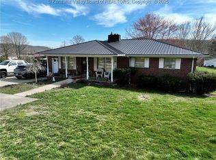 11859 Charleston Rd, Red House, WV 25168