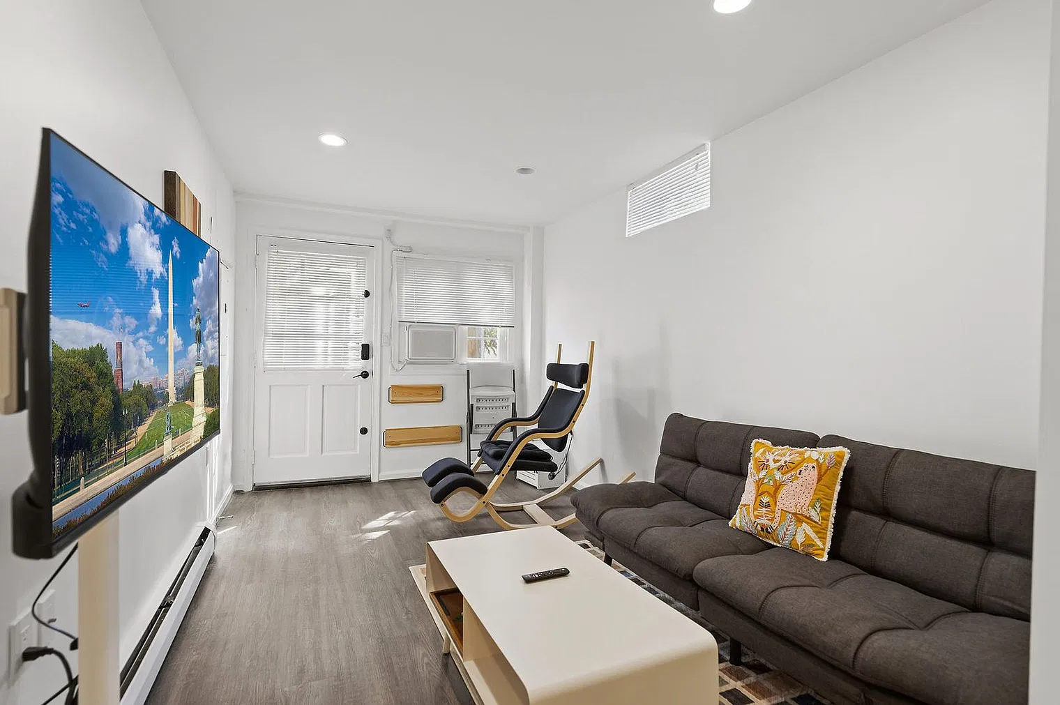 1 bed, 1.0 bath, 645 sqft, $3,055 — Photo 1