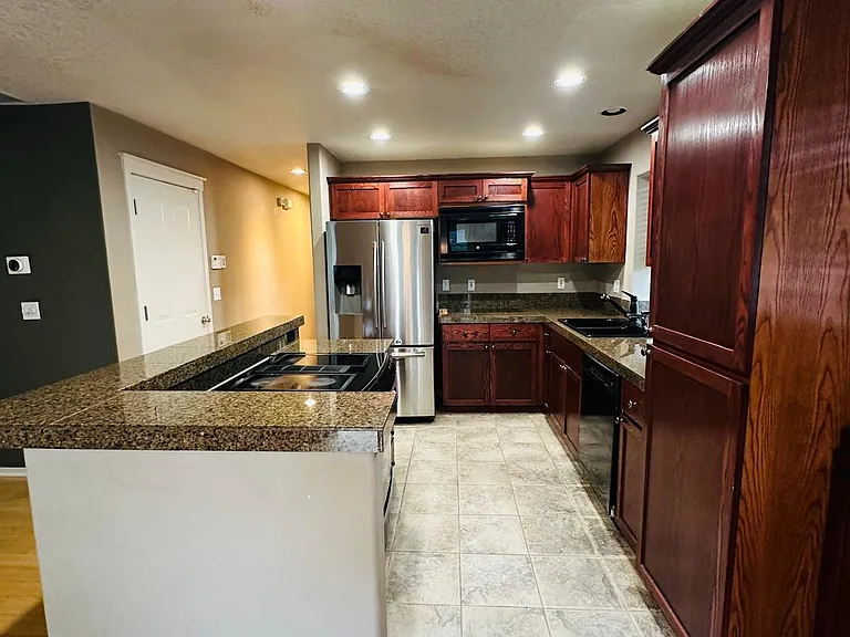 6048 NE Birch St — Photo 5