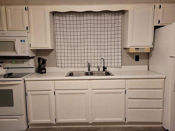 5th image of 1217 Burleigh St