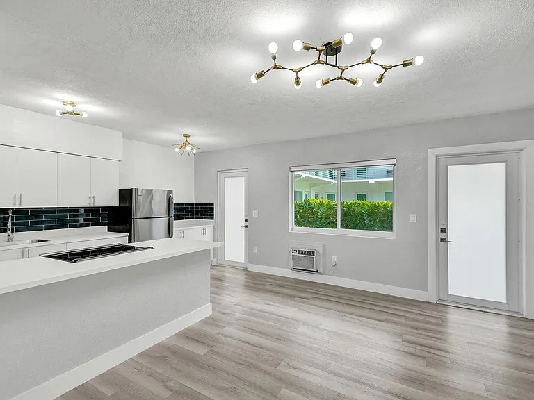 9200 East Bay Harbor Drive — Photo 31