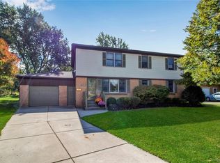 336 Elmsford Dr, West Seneca, NY 14224