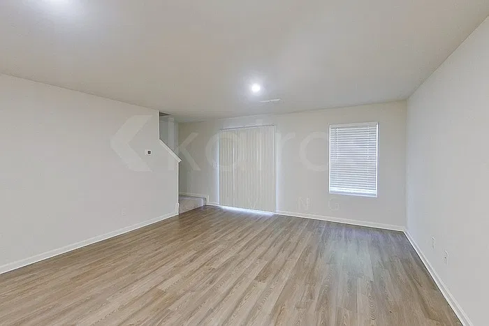 3 bed, 2.5 bath, 1648 sqft, $1,625 — Photo 2