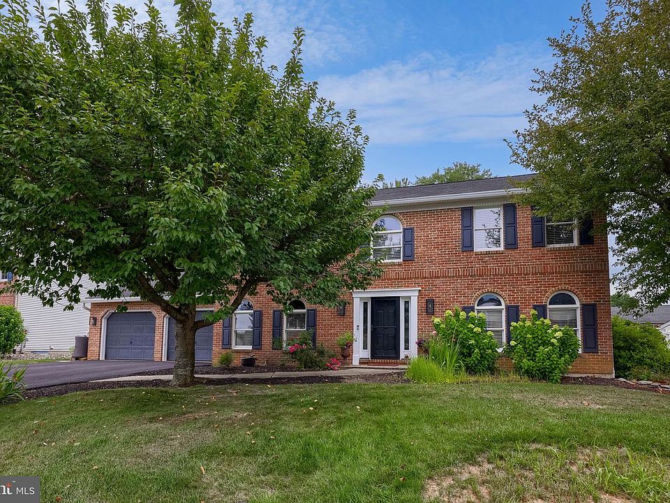 1st image of 110 Park Place Dr
