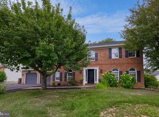 110 Park Place Dr, Sinking Spring, PA 19608
