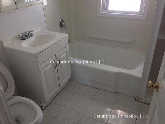 4th image of 111 Yorktown St