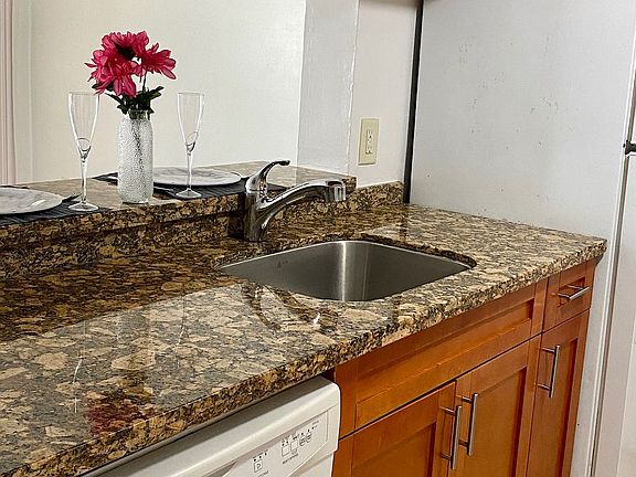 5th image of 9733 Westview Dr APT 1325