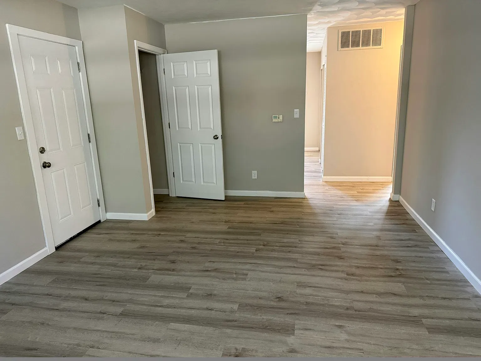 2110 Saratoga Drive, Unit 4 — Photo 3