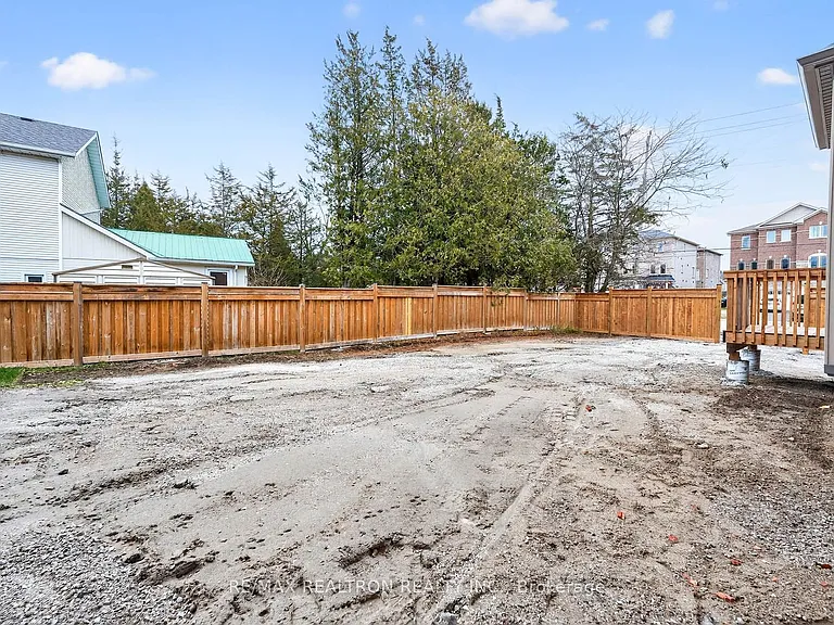 1 Wakefield Blvd — Photo 43