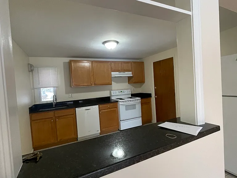 177 Crescent St — Photo 6