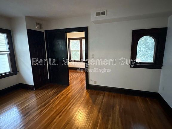3rd image of 2512 Fremont Ave N