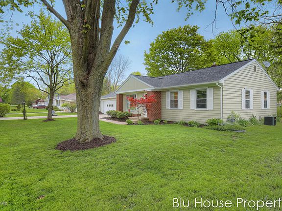 2nd image of 1172 Kirk Dr SE