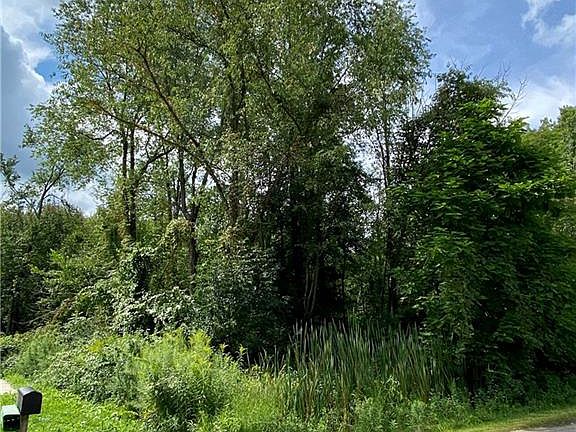 3rd image of 16261 Woodlawn Dr