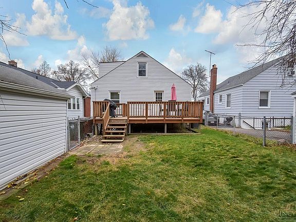 5th image of 7119 Carnation Ave