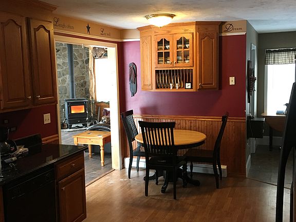 4th image of 232 Blackstone St