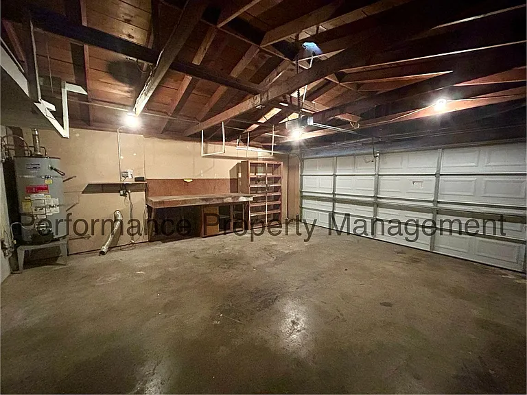 2401 Sherwood Ave — Photo 12