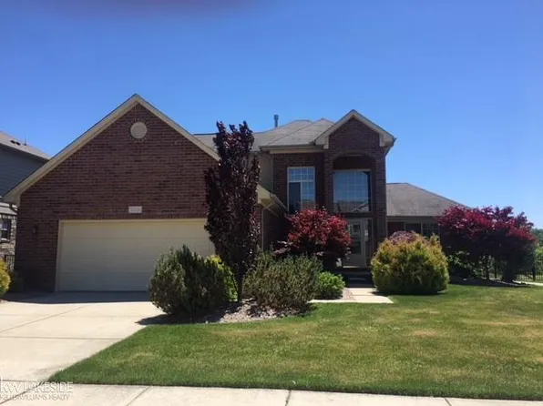 22246 Shane Dr, Macomb, MI 48042