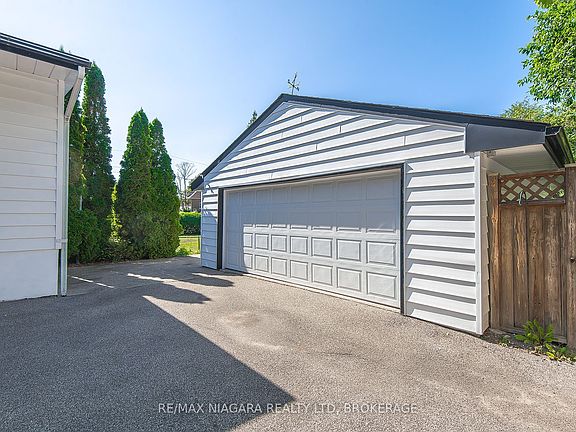 3rd image of 129 Adelaide St
