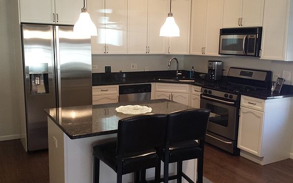 5th image of 1671 N Claremont Ave APT 4W