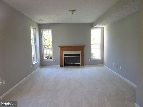 5th image of 225 Creeks End Ln