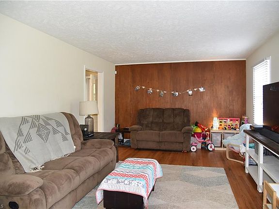 5th image of 221 Westridge Dr