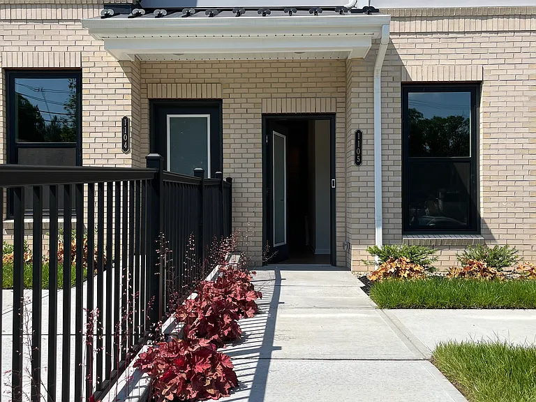 1105 Greenwich Dr — Photo 3