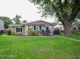 4306 N Riverdale Dr, McHenry, IL 60051