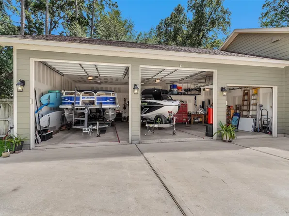 13957 Challenger Dr, Willis, TX 77318