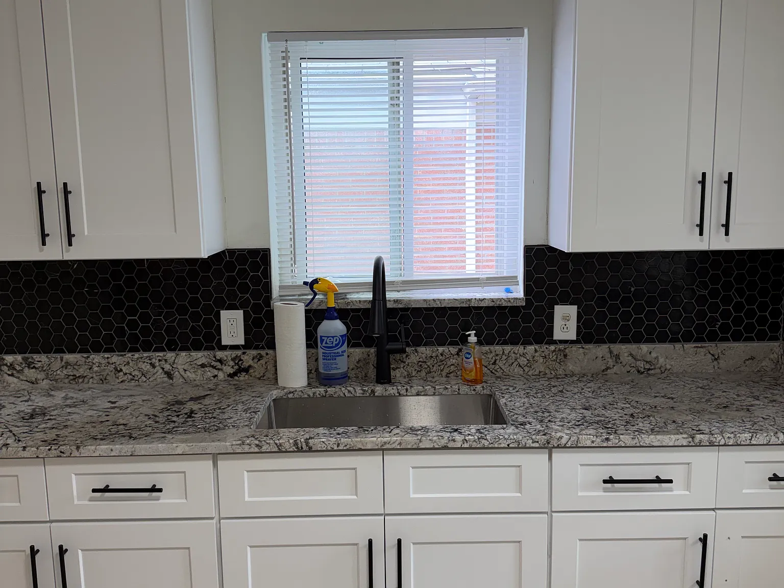 3 bed, 840 sqft, $1,750 — Photo 3