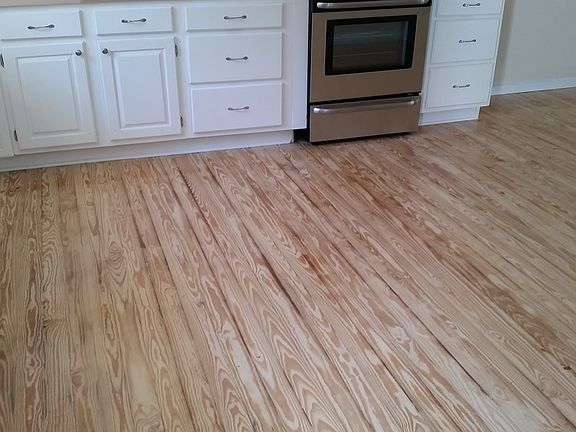 5th image of 907 Amelia Dr