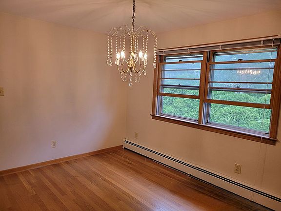 Dining - hardwood throughout