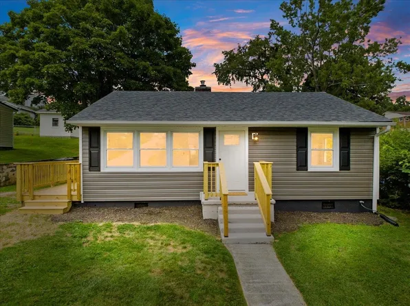 409 3rd St, Christiansburg, VA 24073