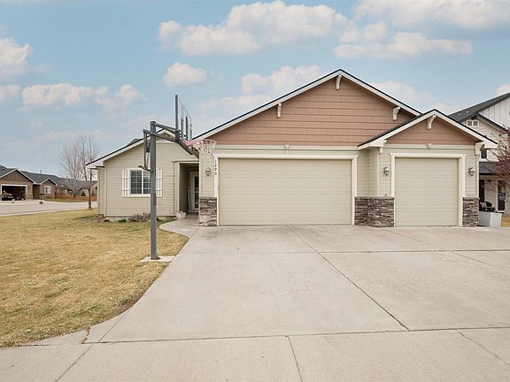 2nd image of 1295 NE Dusty Ct
