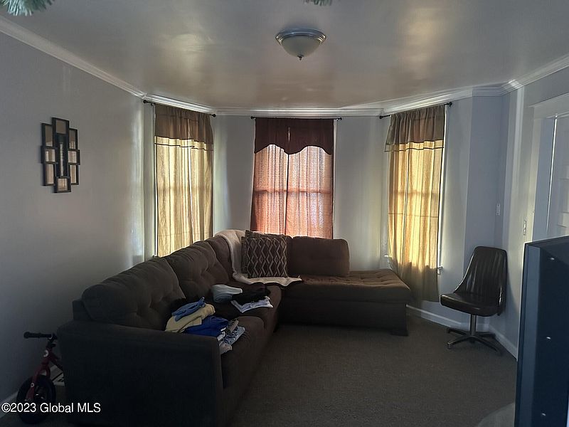 4th image of 103 6th Avenue
