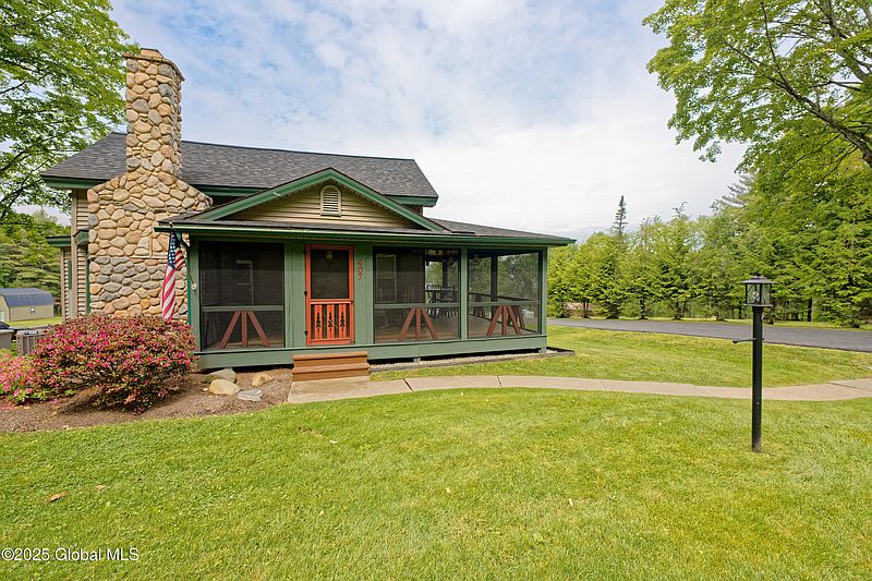 4th image of 407 Lakeview Road