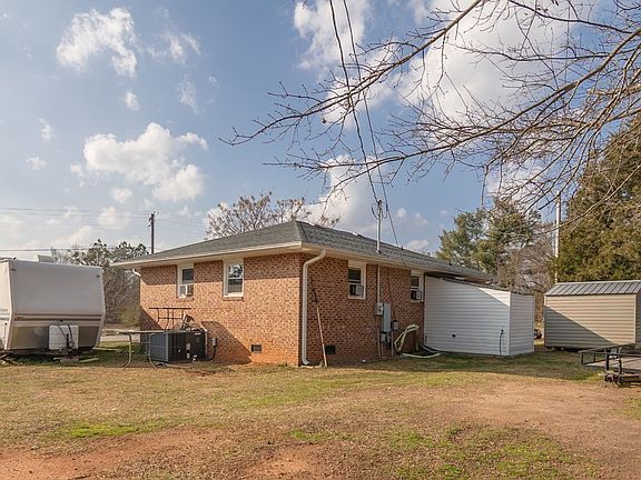 4th image of 708 Sexton Gin Rd