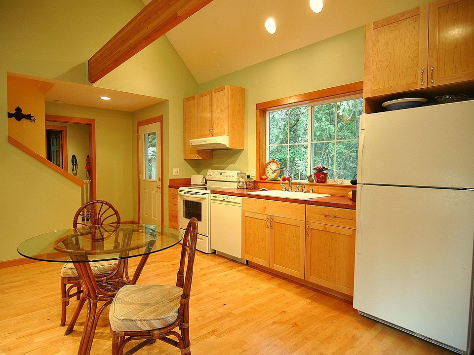 Light and Bright Kitchen